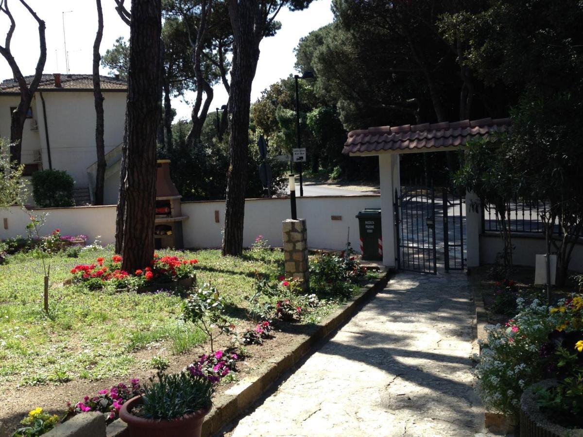 Cozy Villa With Large Garden Near The Beach 罗索利纳马雷 外观 照片